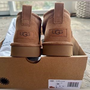 Ugg Ultra Mini classic size 7 -chestnut